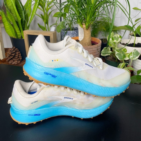 Brooks Catamount White / Iced Aqua / Blue - Picture 6 of 8